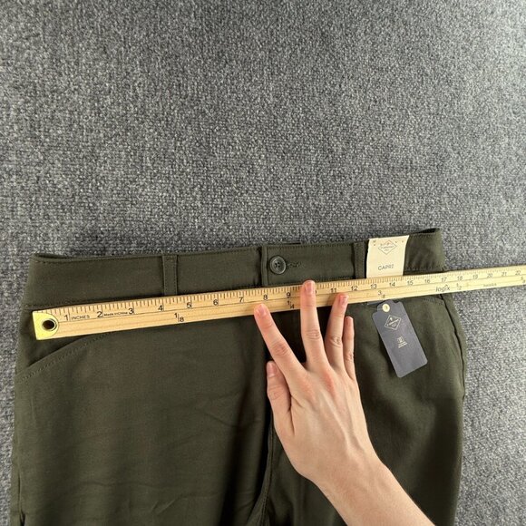 NWT St. Johns Bay Size 12 Mid Rise Capri Tummy Control Cotton Stretch ACTL 34X19 - Picture 11 of 14